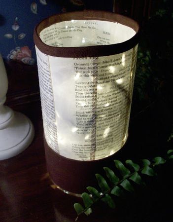 利用旧书上的纸做一个纸灯罩